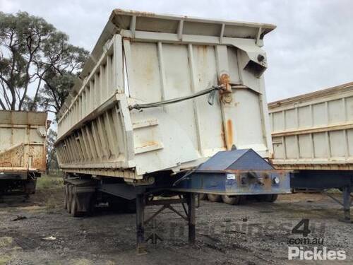 Tri Axle Side Tipper