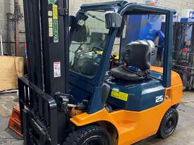 TOYOTA 2.5 Ton LOW MAST  Forklift - picture0' - Click to enlarge