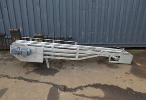 Motorised Plastic Chain Incline Conveyor - 3.28m long
