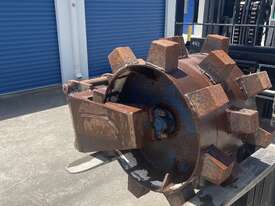 compactor wheel - picture0' - Click to enlarge