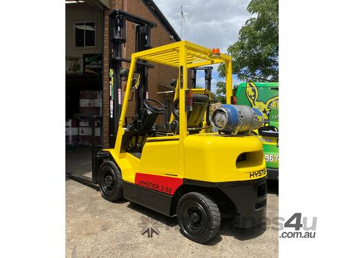 2.5 Ton Hyster Low Hours Forklift 