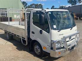 Hino 300 - picture0' - Click to enlarge