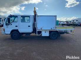 2004 Isuzu NPR 250 - picture1' - Click to enlarge