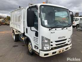 2017 Isuzu NLR - picture0' - Click to enlarge