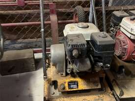 Plate Compactor - Wacker Model V P H 70 -Petrol Motor  - picture2' - Click to enlarge