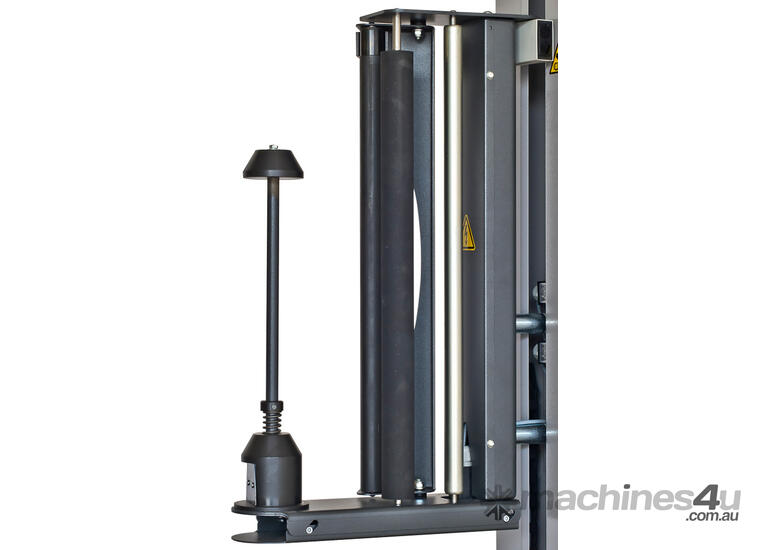 Pallet wrapping robot