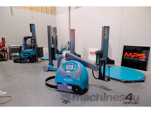 Pallet wrapping robot