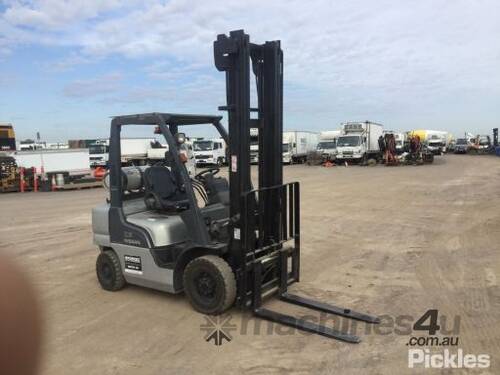 2004 Nissan PL02A25U Forklift