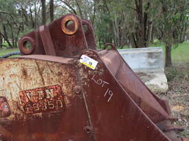 EXCAVATOR CRUSHER BUCKET - picture1' - Click to enlarge