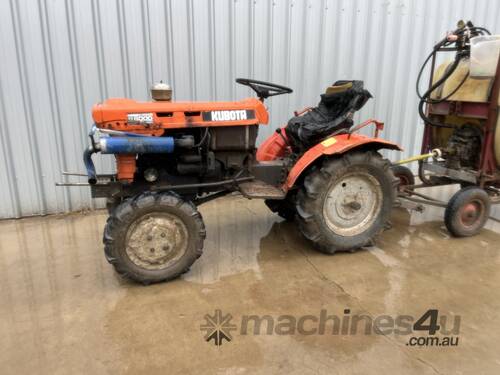 Kubota B6000 with Towable 300L Sprayer