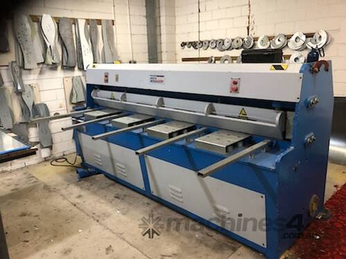 Urgent Sale: Pre-Owned Metalmaster 2500mm x 4.5mm Hydraulic Guillotine