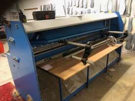 Urgent Sale: Pre-Owned Metalmaster 2500mm x 4.5mm Hydraulic Guillotine - picture0' - Click to enlarge