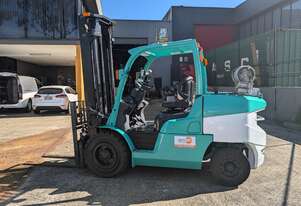 MITSUBISHI 5T LPG Forklift | Fork Positioner & Side Shift