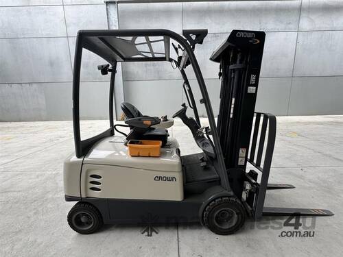 Near New Crown SCF6000 4 Wheel Electric Counter Balance Forklift SCF66120TT4825