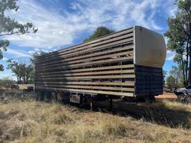 1988 BYRNE Tri Axle Stock Crate  - picture0' - Click to enlarge