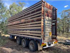 1988 BYRNE Tri Axle Stock Crate  - picture0' - Click to enlarge