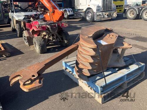 113 Excavator Claw Attachment