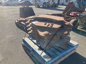 113 Excavator Claw Attachment - picture1' - Click to enlarge