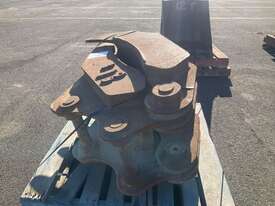 113 Excavator Claw Attachment - picture2' - Click to enlarge