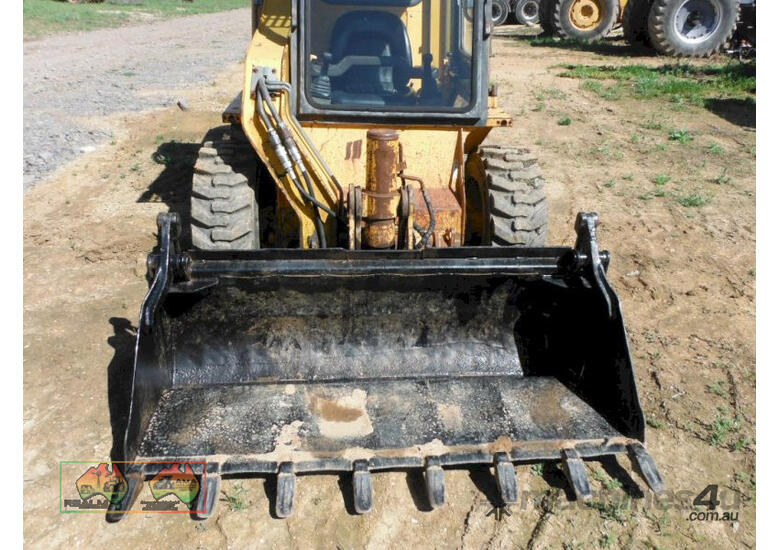 (8028) JCB 165 skid steer Loader (Maryborough, VIC)