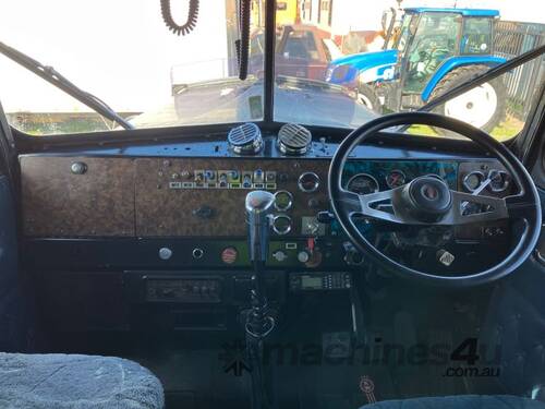 1985 Kenworth W924 Prime Mover