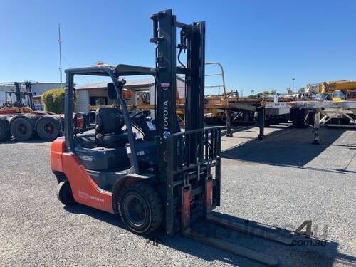 2020 Toyota 32-8FG25 Forklift