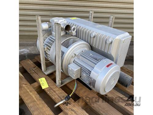 caption Busch Type RC 0160 C 4ZI GQZZ 3 phase 415V Rotary Vane vacuum pump 0.5 mbar 4kW 2