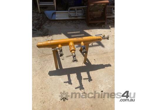 caption Pneumatic Compressed Air Manifold - 3 Outlet - 3/4