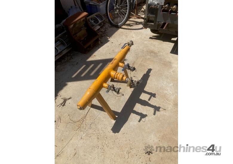 caption Pneumatic Compressed Air Manifold - 3 Outlet - 3/4