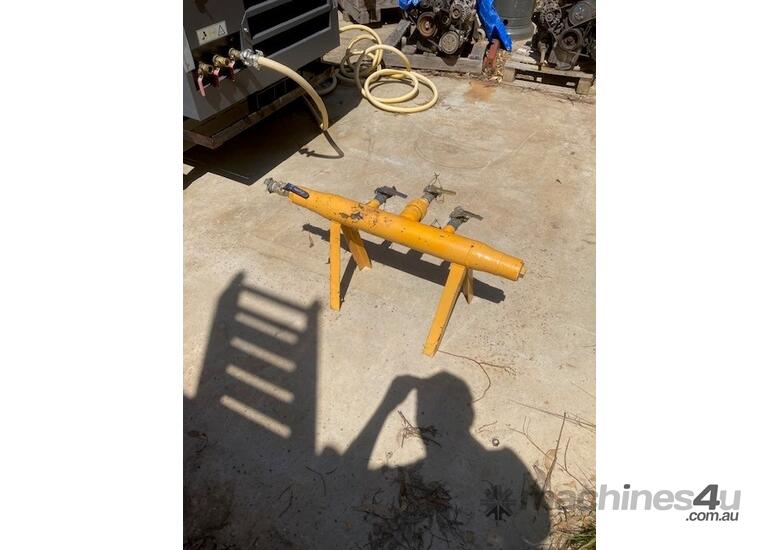 caption Pneumatic Compressed Air Manifold - 3 Outlet - 3/4