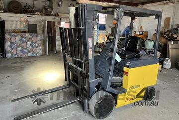 Refurbished Crown FC3000 2.5 Ton 4.7 Metre Lift Cushion Tyres Container Mast Electric Forklift