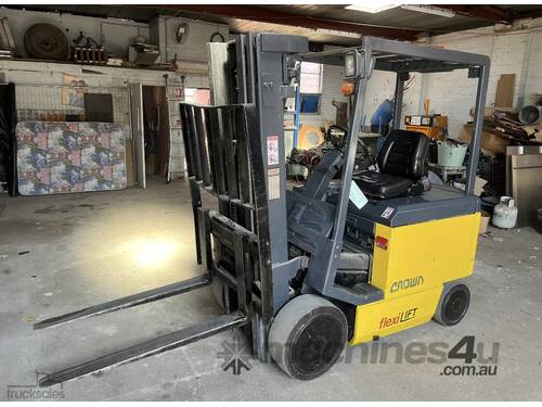 Refurbished Crown FC3000 2.5 Ton 4.7 Metre Lift Cushion Tyres Container Mast Electric Forklift