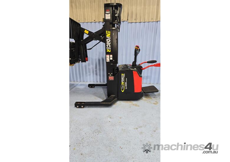 caption Enforcer Walkie Reach Stacker