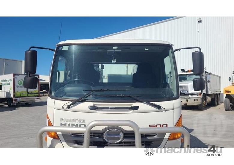 caption Hino FC 1022