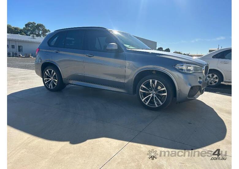 caption BMW X5 Sdrive