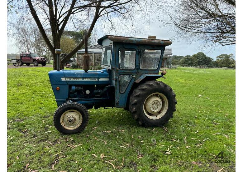 caption Ford 3000