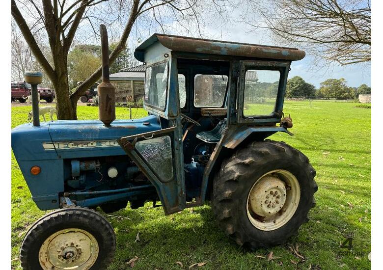 caption Ford 3000