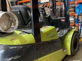 2004 Clark C30L Forklift - picture2' - Click to enlarge