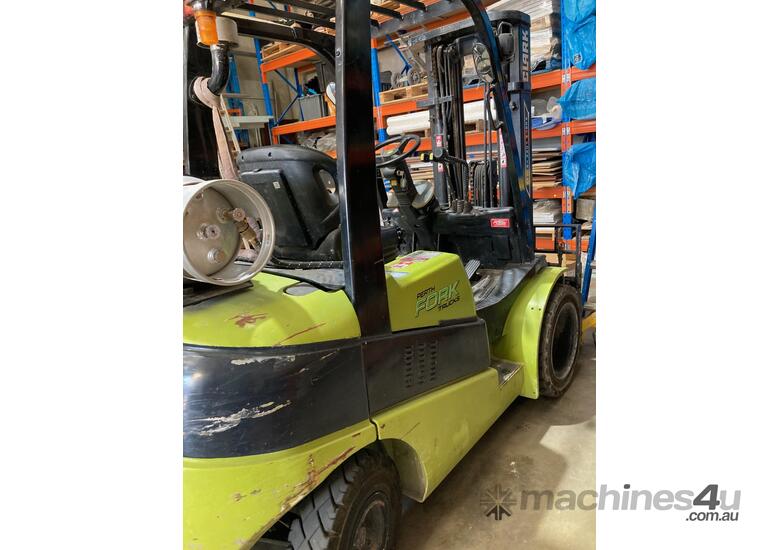 caption 2004 Clark C30L Forklift