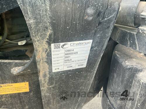 2022 New Holland Tractor / Loader