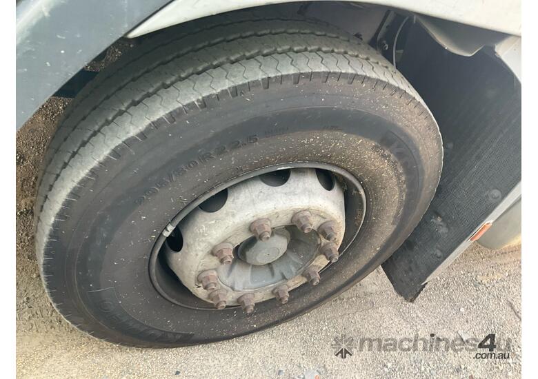 caption 2007 Volvo Fm 6x4 Prime Mover