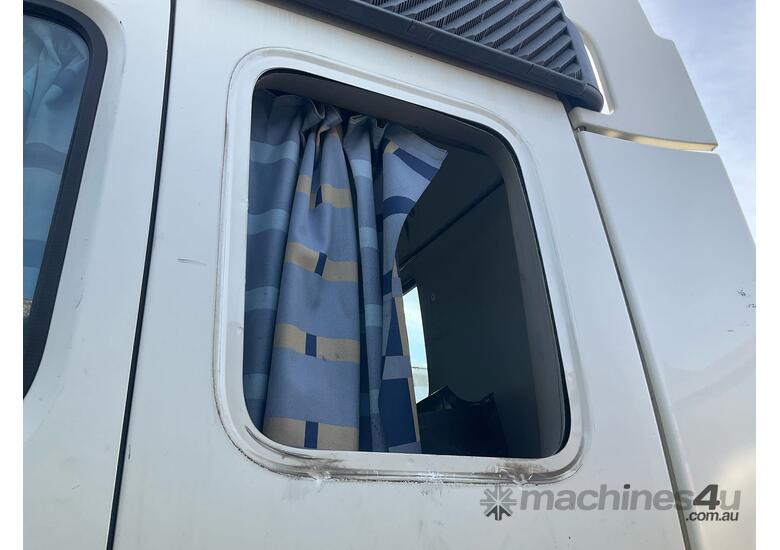 caption 2007 Volvo Fm 6x4 Prime Mover