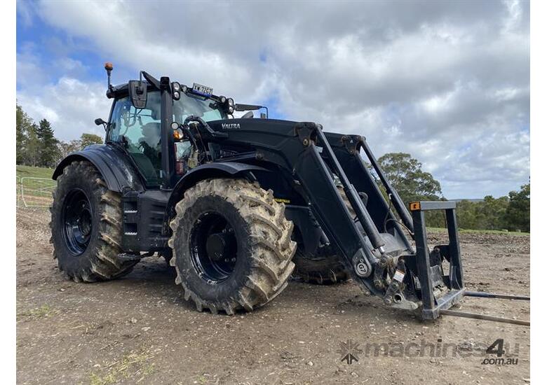 caption Valtra T235 MFWD