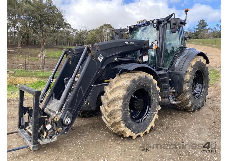 caption Valtra T235 MFWD