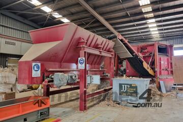 EZ Machinery 8.5 Cubic metre Variable speed Surge hopper.