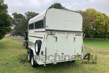 Karakar 2001 KARA KAR HORSE FLOAT