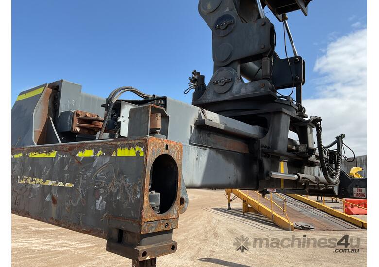 2016 Linde Reach Stacker