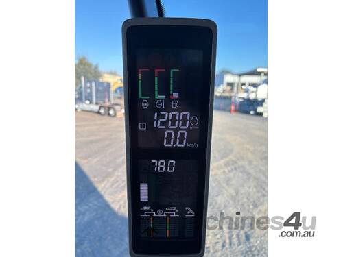 Combine Harvester John Deere S690