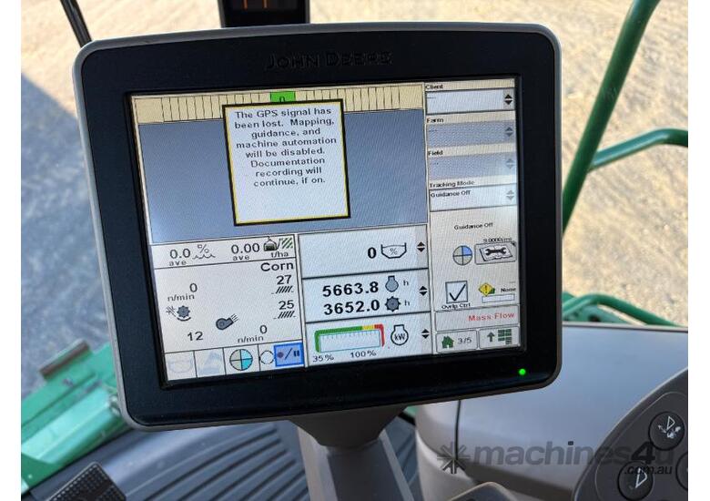 Combine Harvester John Deere S690