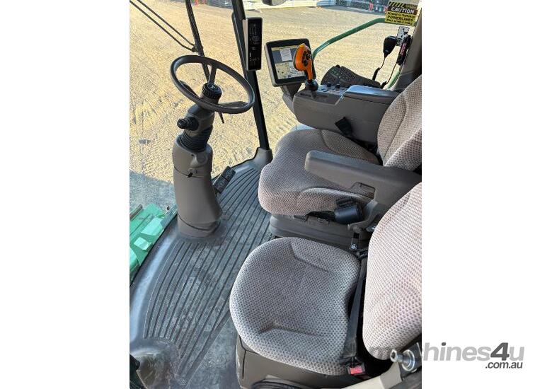 Combine Harvester John Deere S690